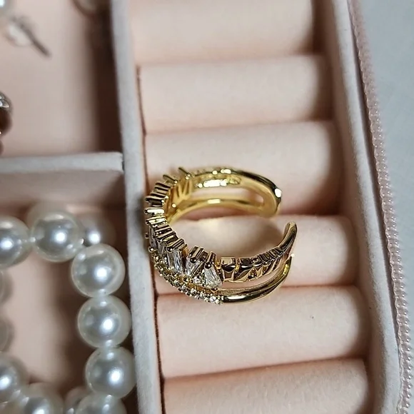 Travel Jewelry box full of New Jewelry. - Picture 5 of 5